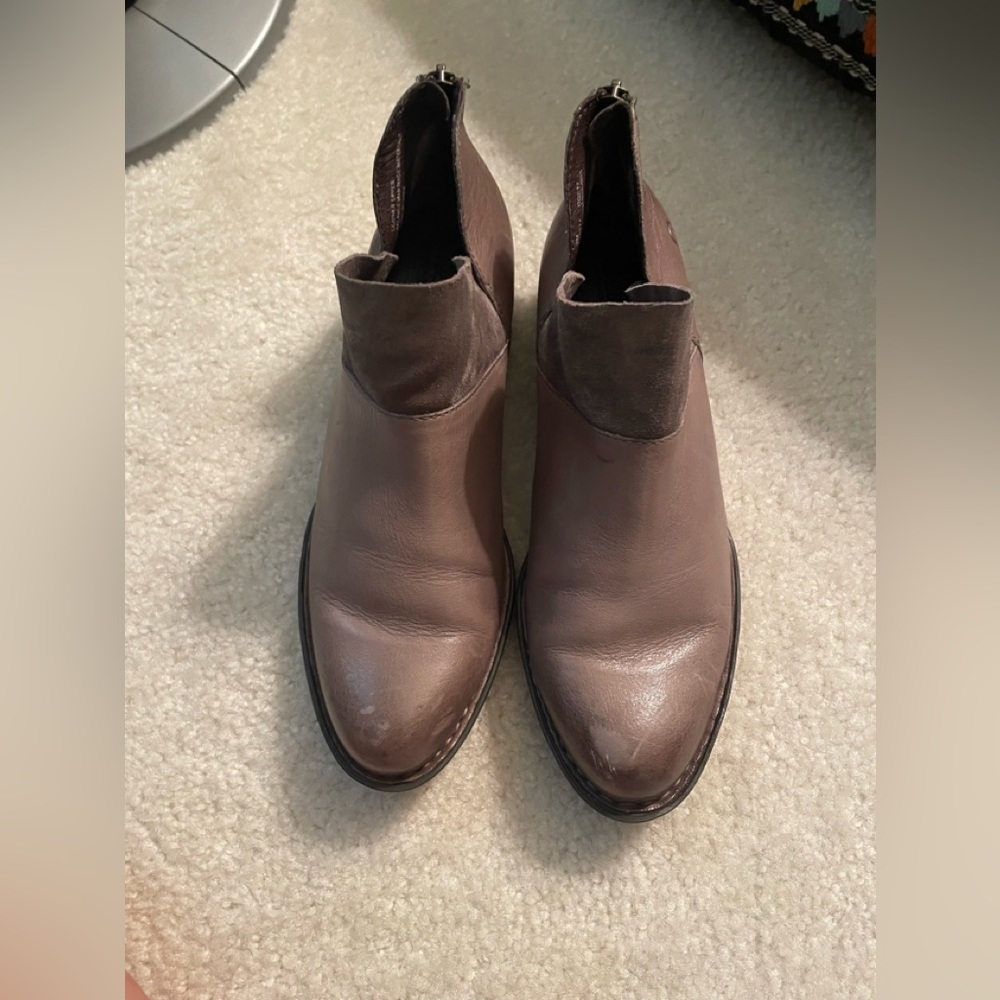 Born bootie grayish taupe size 9